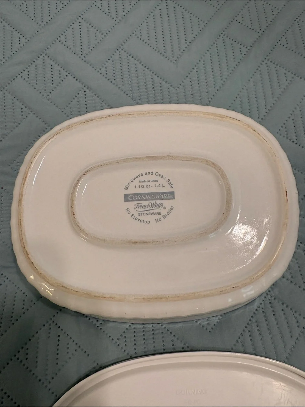 Corning Ware French White Round 16oz & a 1.4 L Oval Casserole Dish Both W/Lids